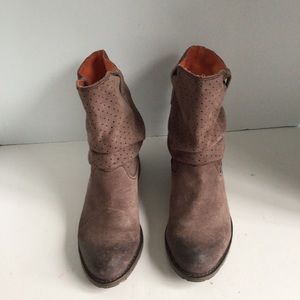 OTBT Poulsbo Boots. Size 9.5